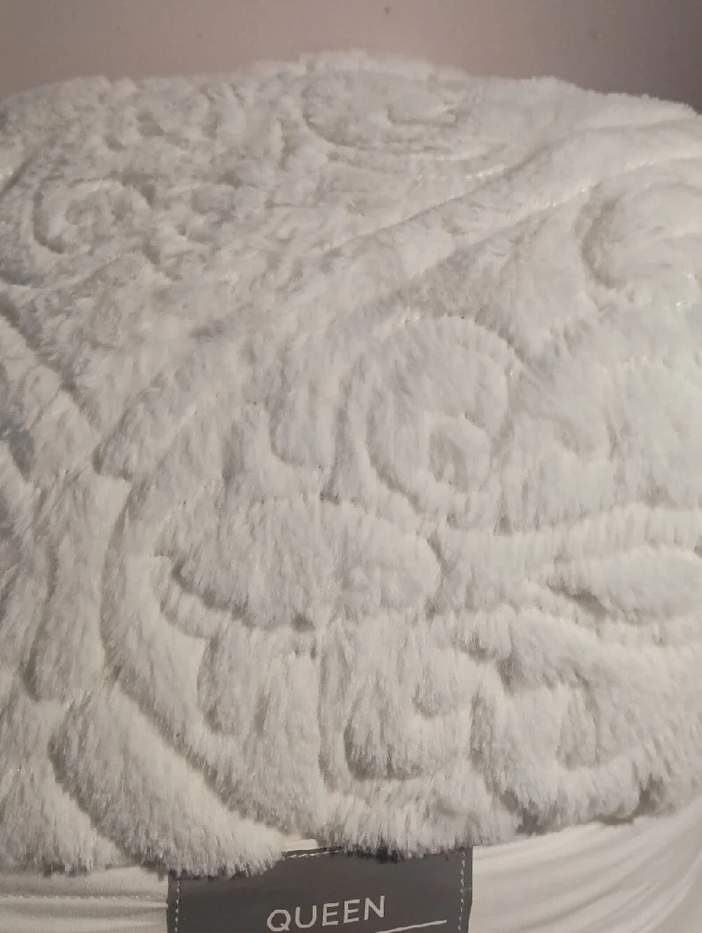 Indigo Loft White Faux Fur Queen 3 Pce. Lux Comforter Set Elegant Design Pattern